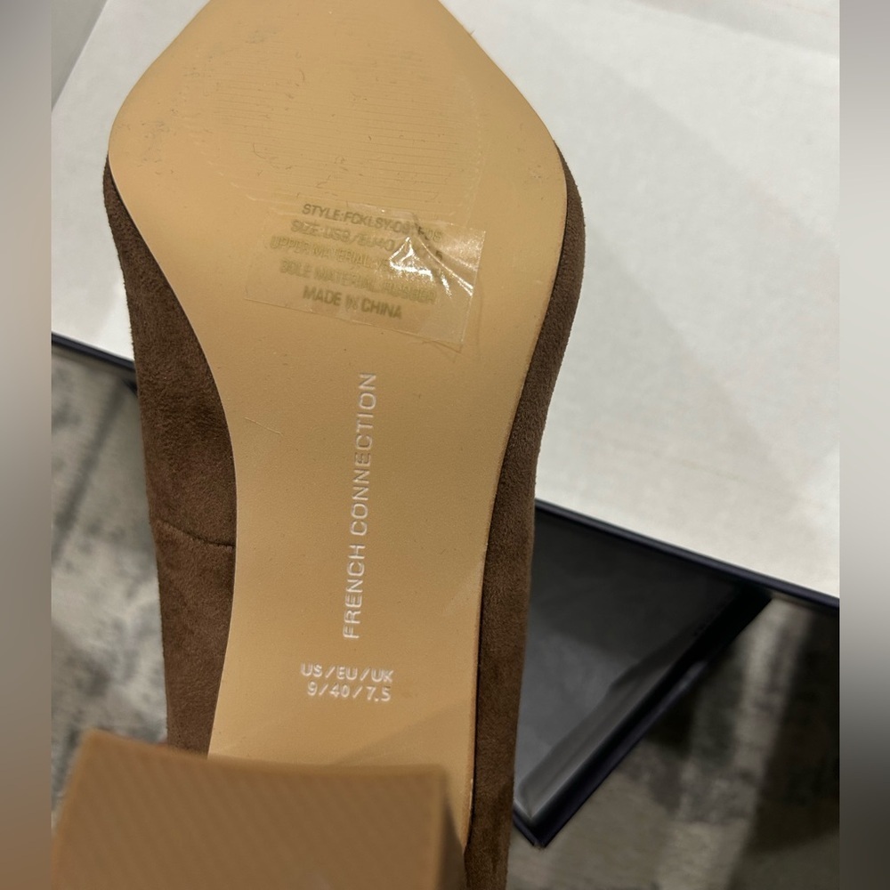 New In Box French Connection Pointed Toe Suede Heels - Picture 4 of 5